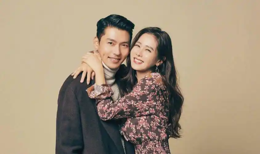 孙艺珍玄彬近况曝光,2人穿情侣装现身,甜蜜逛街引人羡慕_宋慧乔_新剧