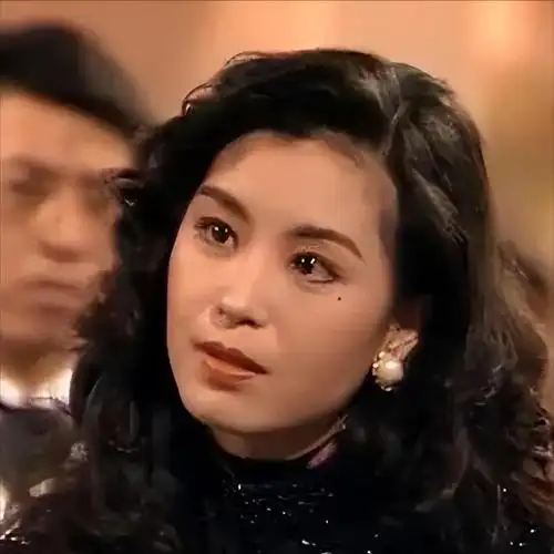 "亿万富豪遗孀"伍咏薇:老公离世后,逆境中的"凤凰涅盘"