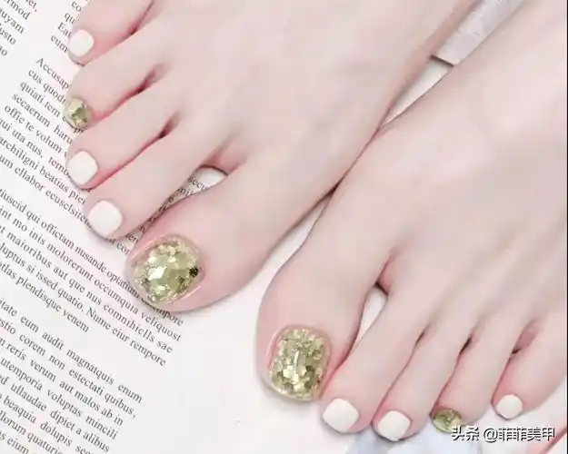 脚趾甲美甲新款2022图片5款适合夏天的美甲图片