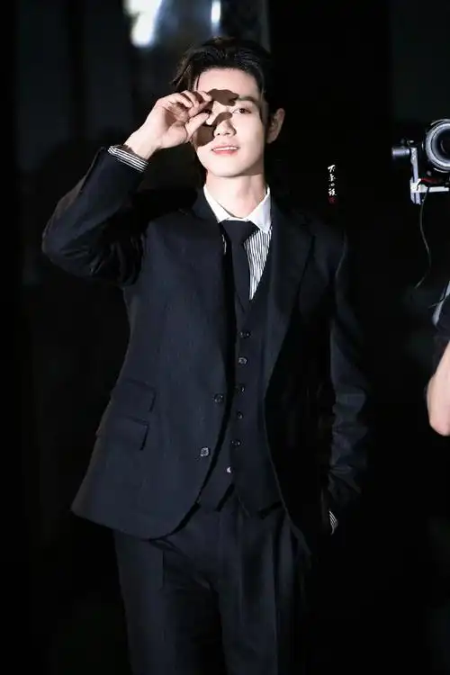 肖战   拉夫劳伦香氛##不要回头拍的肖战##肖战脱外套扯领带##肖战