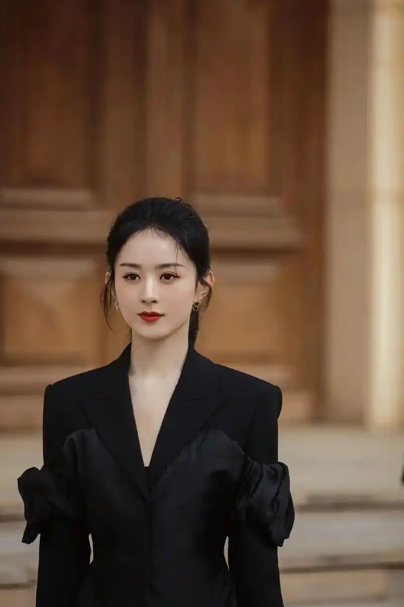 浪琴表优雅形象大使赵丽颖