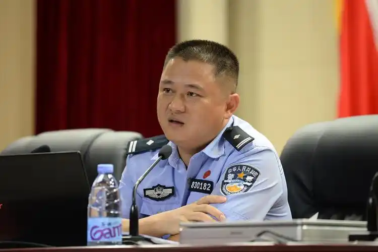 上杭县公安局副局长,古田派出所长李福民应邀来我院上团课