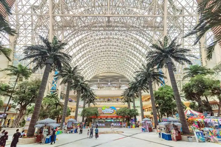 成都新世纪环球中心 直线距离111m