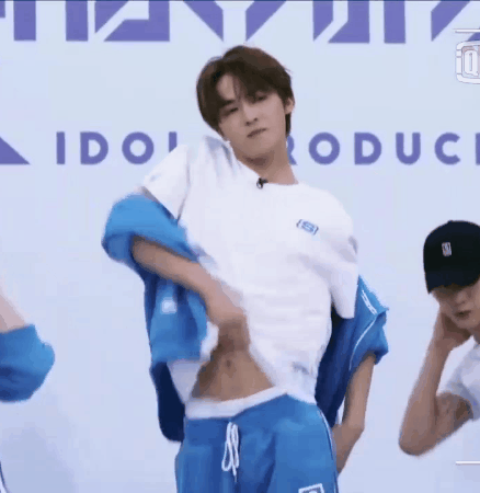 爱豆腹肌了解一下阮经天蔡徐坤易烊千玺陈立农朱正廷