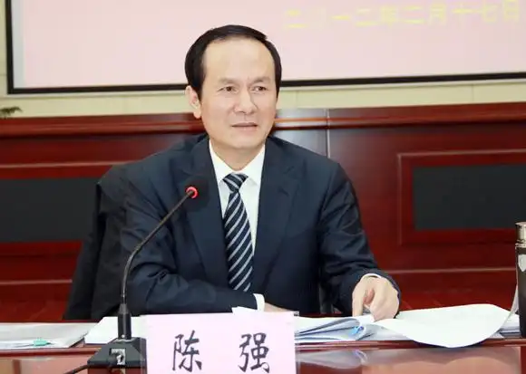 我市召开市委中心组学习会