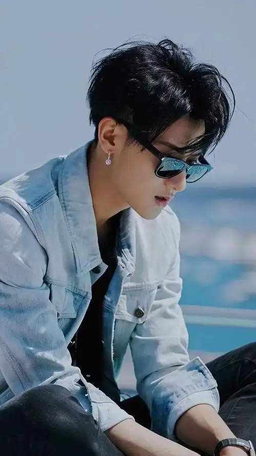 明星黄子韬高清头像壁纸图