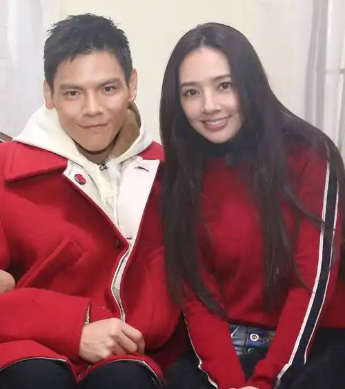 郭碧婷撞脸向华强!