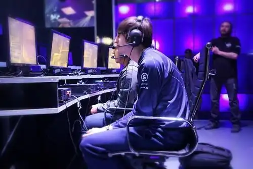 电竞游戏新曙光 首选曲面液晶显示器