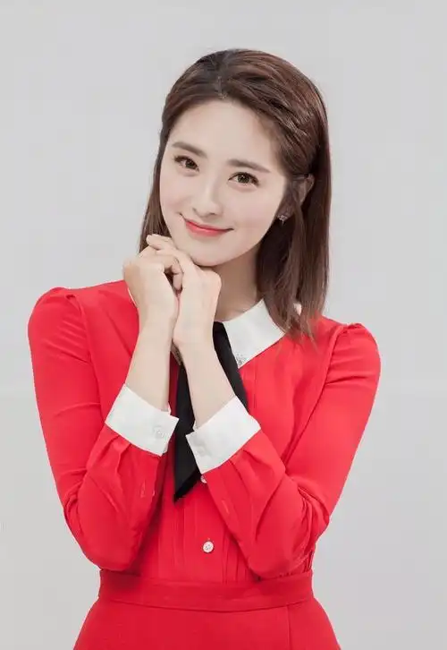 刘烨,湖南台主持人,优雅大方,美丽动人