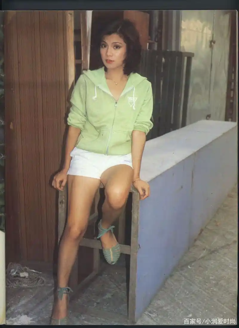 身高仅159的翁美玲,40年前的衣品显高不过时,她的时尚经值得学