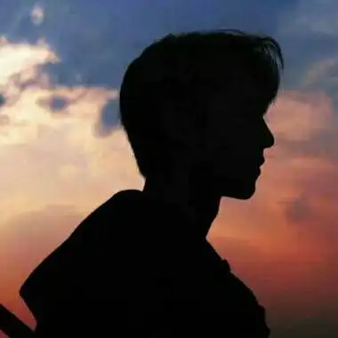 00后一个人的伤感头像男生