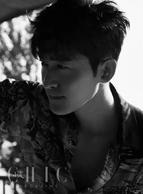 张翰初秋时尚大片曝光 复古简约尽显摩登风范