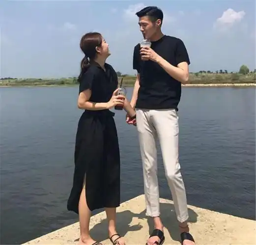 邓紫棋与男友的情侣装"太邋遢"?甜蜜撒粮穿法