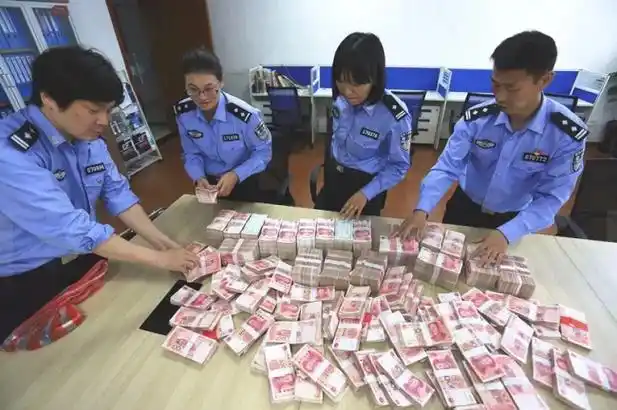 因21万现金被盗老人暴瘦 这些钱是他一辈子辛辛苦苦攒下来的_新闻频道