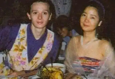 《芳华》中的邓丽君:谁不是被爱情误了终身