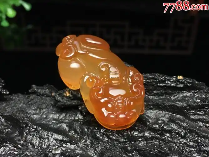 巴西冰透橙红玛瑙貔貅吊坠