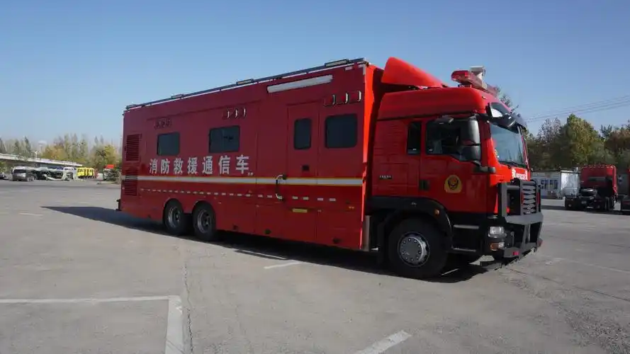 汕德卡6x4 12米应急救援指挥消防车外观