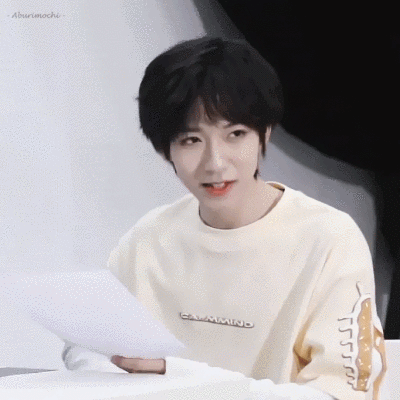 时代少年团是由马嘉祺,丁程鑫,宋亚轩,刘耀文,张真源,严浩翔,贺峻霖七