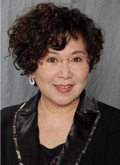 对于李司棋,很多人的印象是《溏心风暴》大契角色,还有其他很多tvb