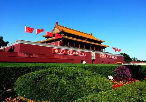 中国最大的高原,世界海拔最高的高原,有"世界屋脊"和"第三极"之称.