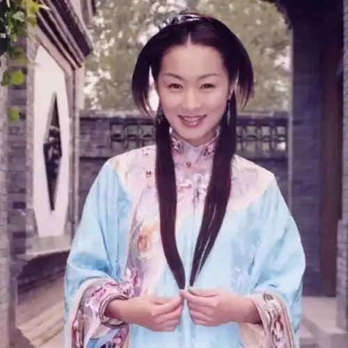 曾与孙耀威相恋1年的"怀玉公主",今49岁未婚,身体状况堪忧