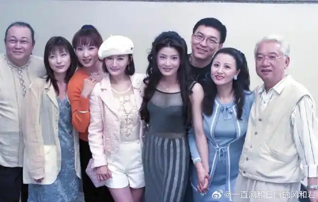 潘迎紫分享了一组旧照:《红佛女》宣传照