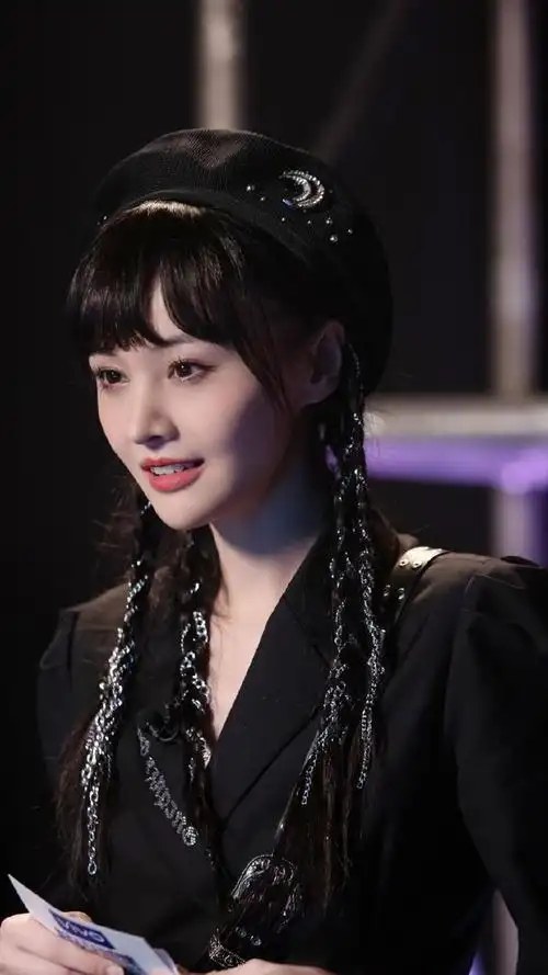 我们的耿直女演员郑爽,太喜欢她的性格了,请来看美美哒照片吧