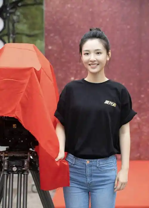 女明星吴倩写真合集:娴静美丽,靓丽清纯_吴倩_写真_女明星