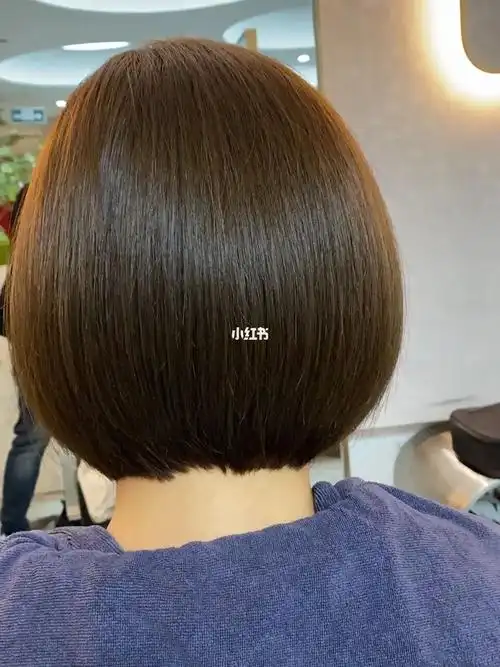 减龄发型  雾霾冷棕色#短发造型  #冷棕色