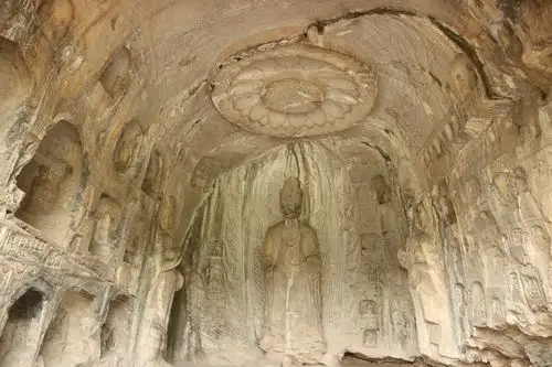 【携程攻略】龙门石窟莲花洞景点,莲花洞因窟顶雕有一朵高浮雕的大