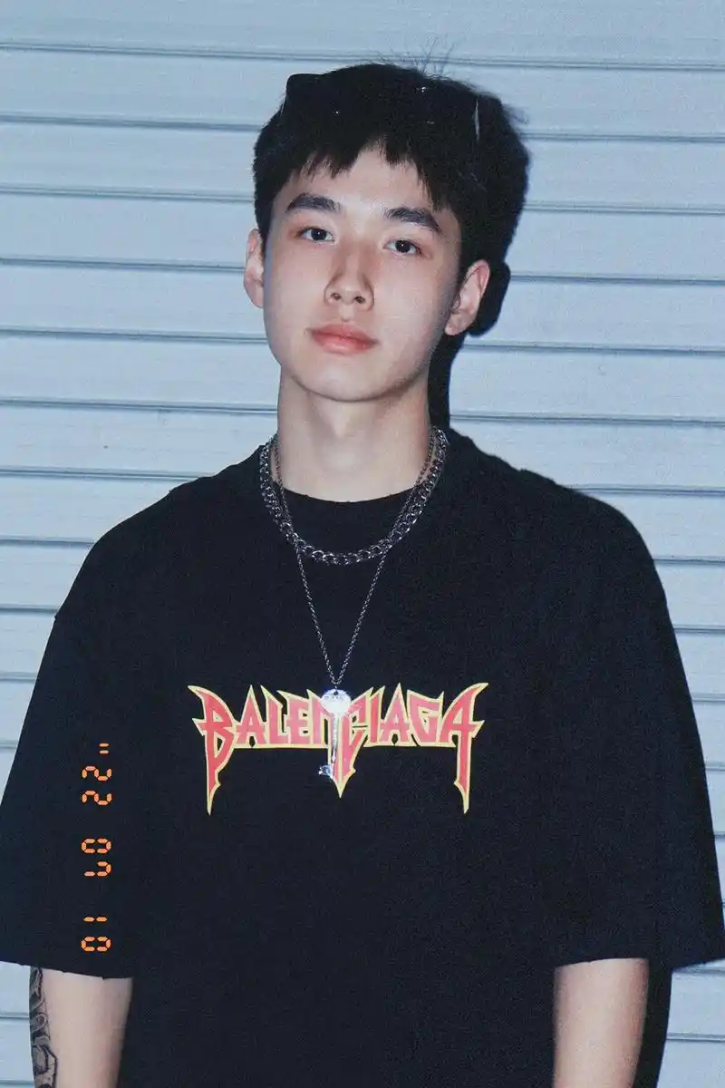 纯情男高 #身高2米 #大帅哥闪亮登场 #八块腹肌 我其实 - 抖音