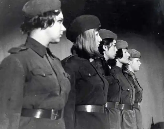 惨遭蹂躏的二战女兵 - 胡志平 - 老胡