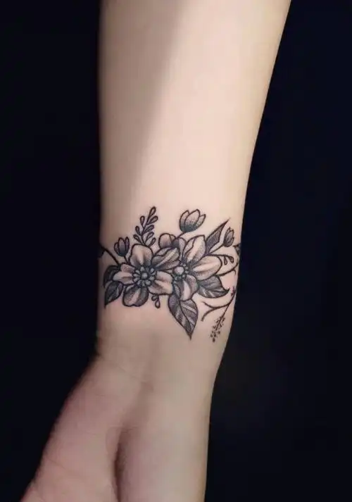 手腕花环纹身图片_手臂水墨点刺纹身图案