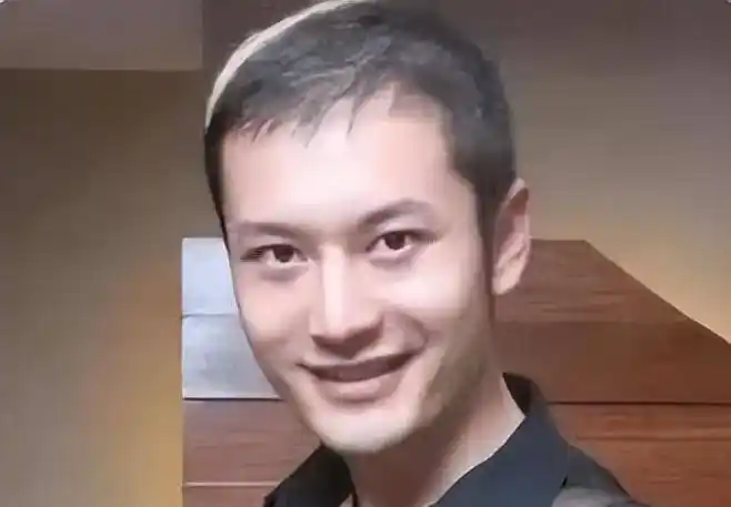 娱乐圈10位秃头男明星,徐峥还不算最秃的,原来明星也是会秃头的_头发