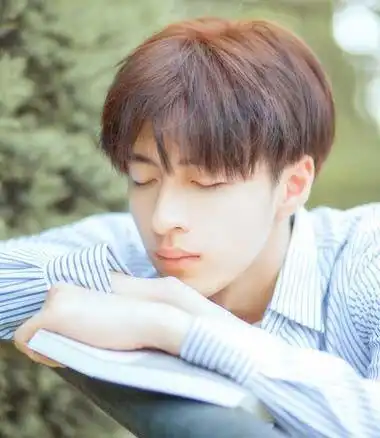 男生内扣碎发超短发型男生梳什么样的发型好看?