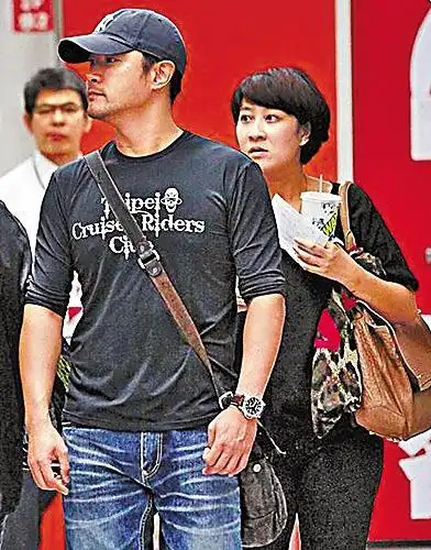 黄维德与女友虽经历"牵手门"但感情依然稳定