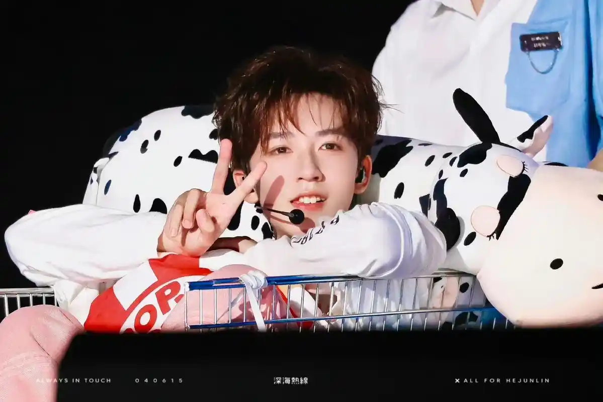 小霖泰可爱辣.每张图都很可爱捏#贺峻霖 - 抖音