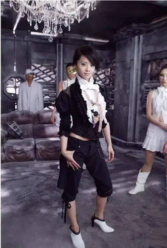 蔡依林玩美mv造型曝光华丽公主性感纯美图