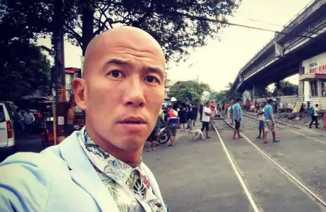 他是tvb造型最独特的黑老大记住这颗光头记住这副墨镜