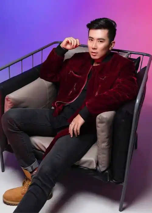 草原民星舒克内蒙古先锋艺人为家乡代言为草原品牌赋能