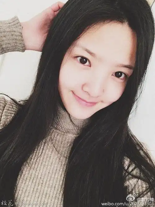 出道前的章若楠?