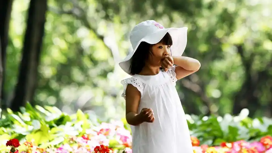 可爱儿童欢喜桌面壁纸之摄影图片