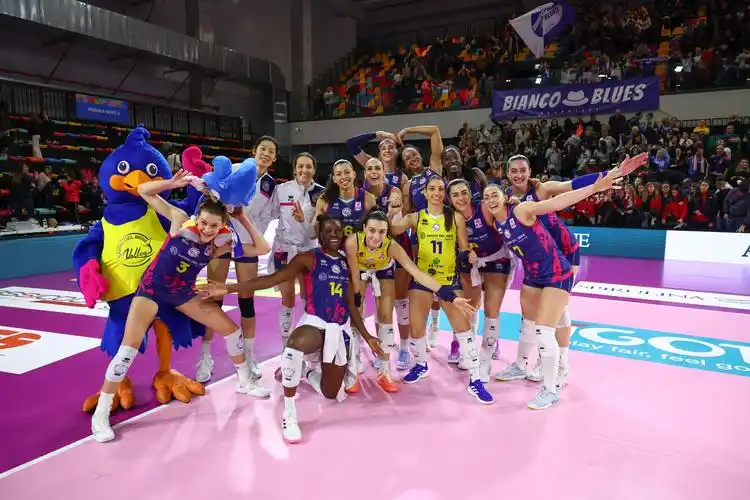 女排意超-朱婷休战中国德比落空 斯坎迪奇3-0库内奥暂居第4_客场_主攻