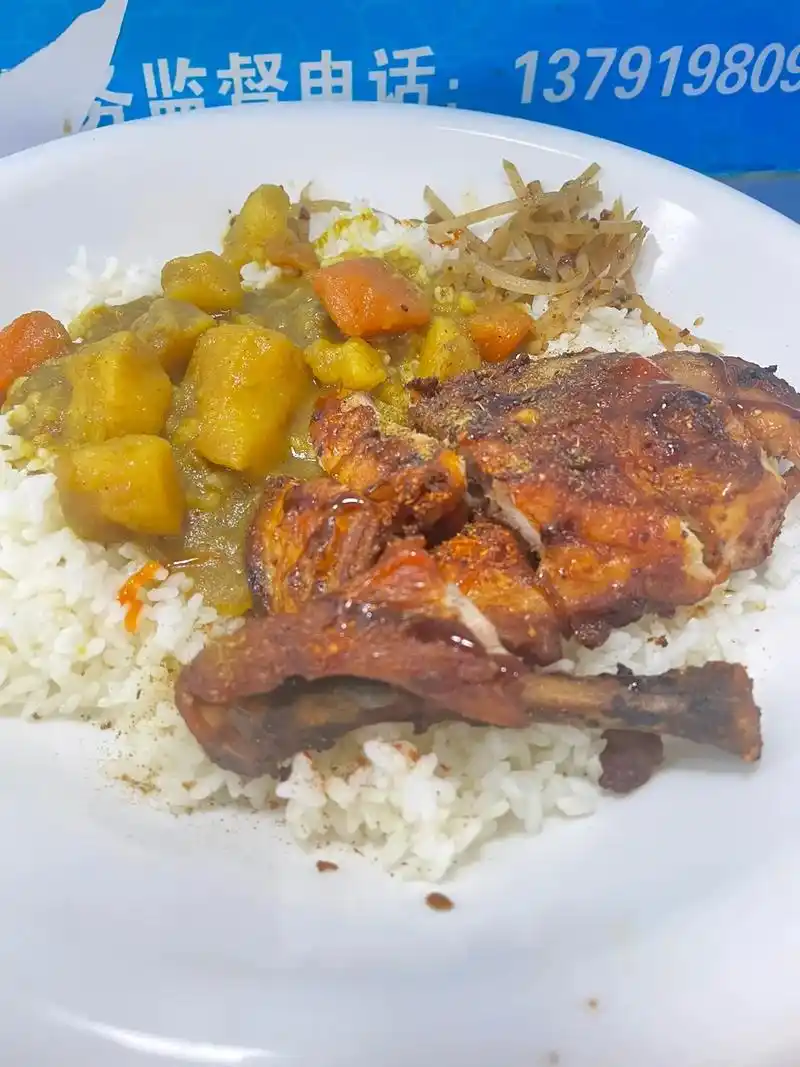 食堂餐.1-2 a餐2楼的香烤鸡腿饭(这个烤鸡腿真的好好吃! - 抖音