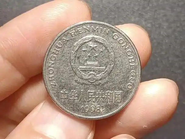 2000年的牡丹一元硬币,收藏价值过千元,你手里有吗?