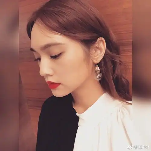 中长发怎么扎出最时髦的发型 看杨丞琳就可以