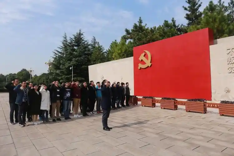 2 嘉兴南湖入党宣誓.jpg