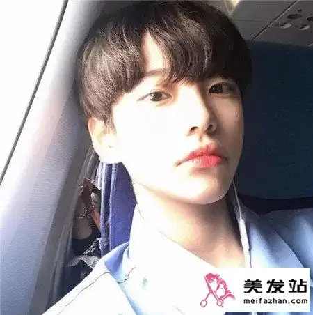 帅气中性风短发 时髦感掰弯路人_女生短发 - 美发站