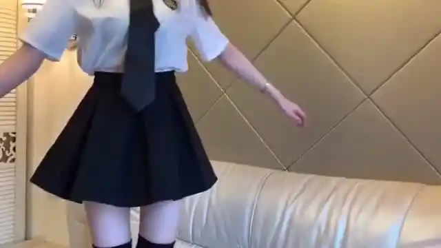 别看了,再看嫁给你,攻速袜暴击裙,不对还少了真马尾?