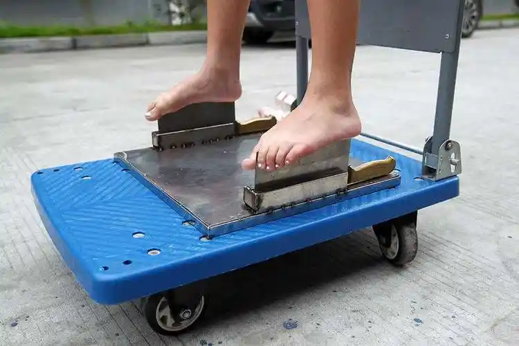 赤脚踩刀怎么做到的 赤脚踩刀刃杂技原理